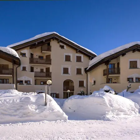 아파트 Chesa Polaschin B - B10 - By Interhome